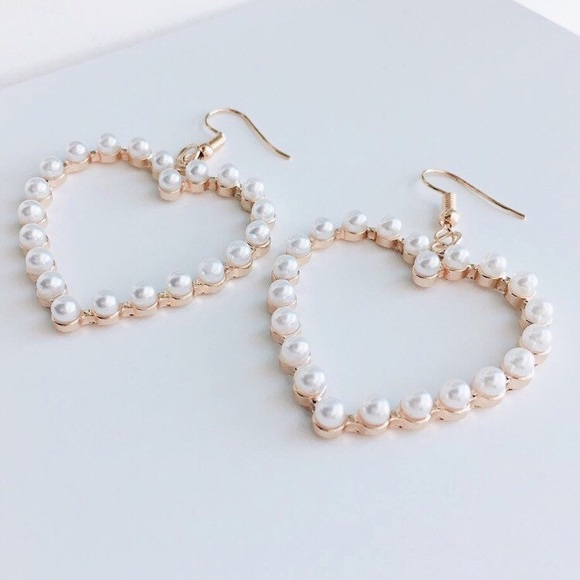 SALE! GOLD & PEARL HEART EARRINGS - Picture 2 of 6